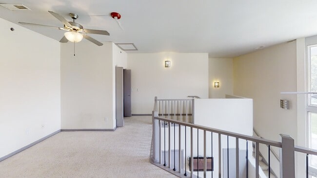 Building Photo - 401 W Springfield Ave