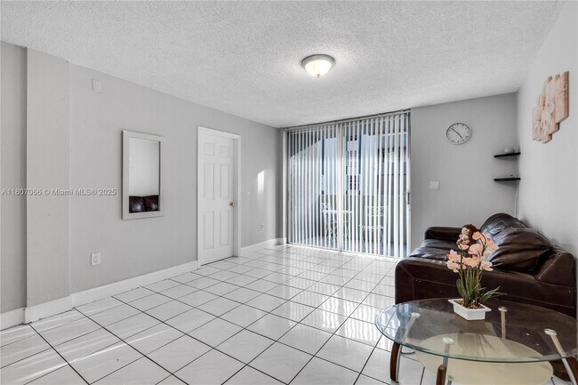Building Photo - 10000 NW 80th Ct