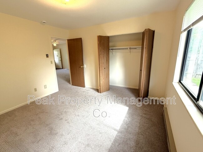 Building Photo - 2720 Sagebrush Dr
