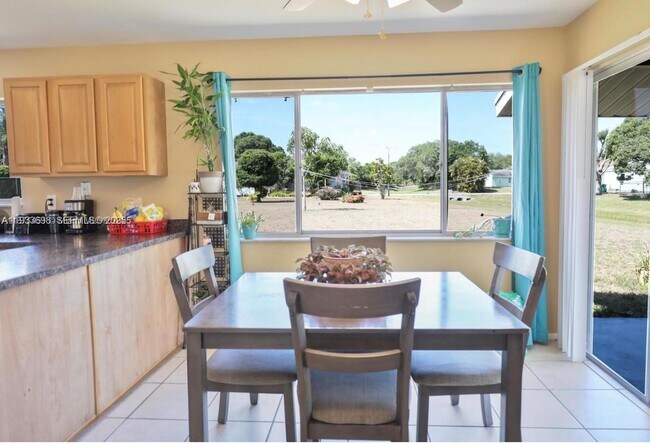 Building Photo - 250 SW Homeland Rd