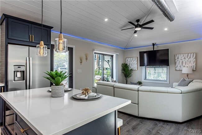 Building Photo - 1014 Main St