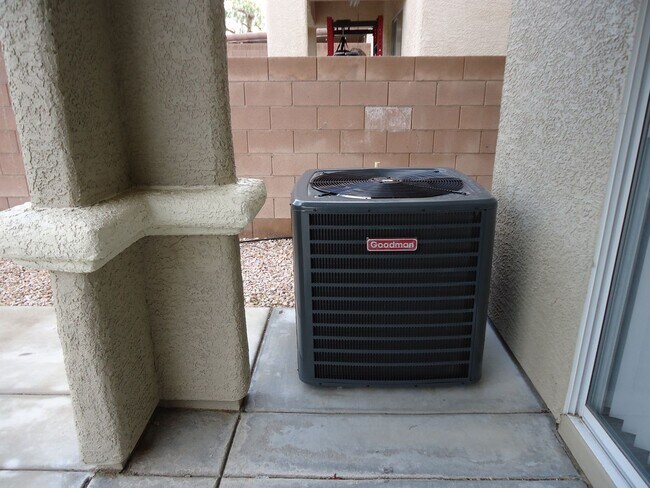 Building Photo - Nice two story house on SW area