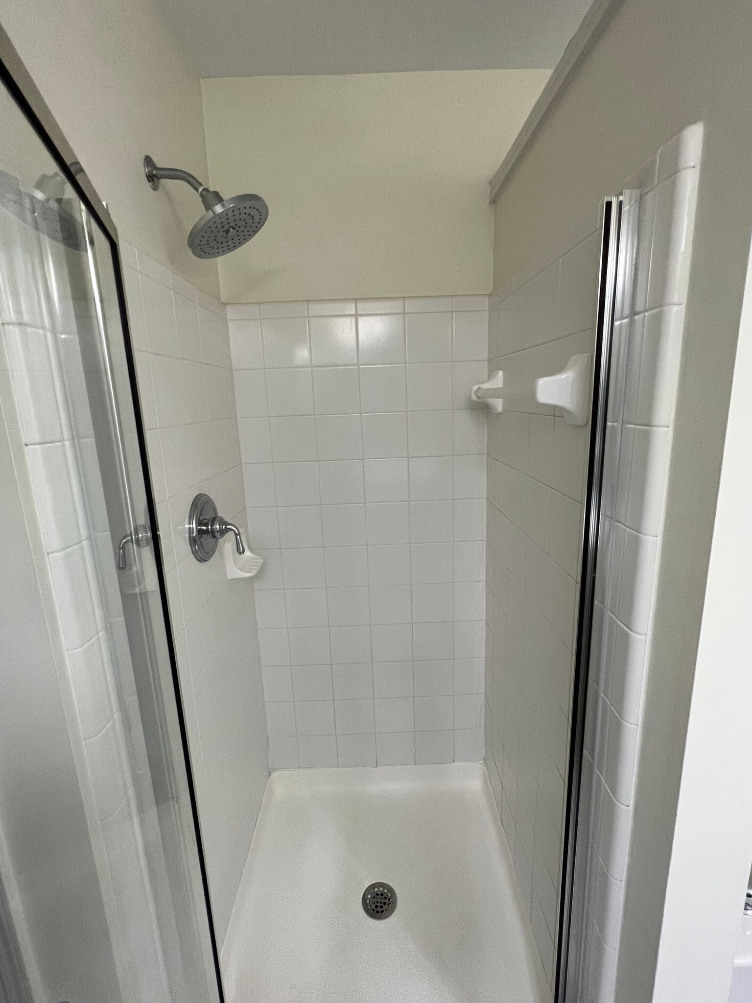 Main bathroom - 5731 Evadale Trce