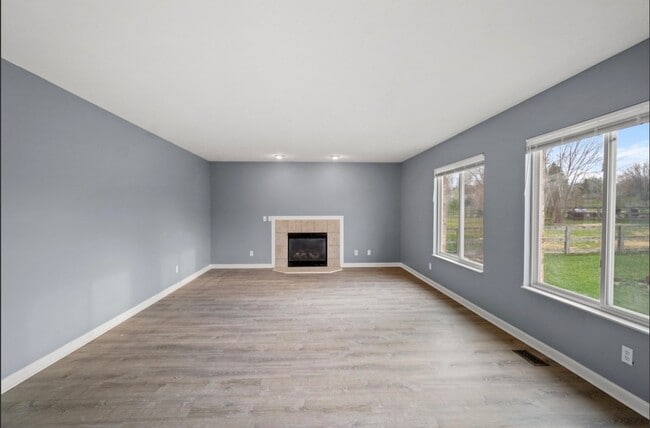 Building Photo - 11241 Sugarmill Dr