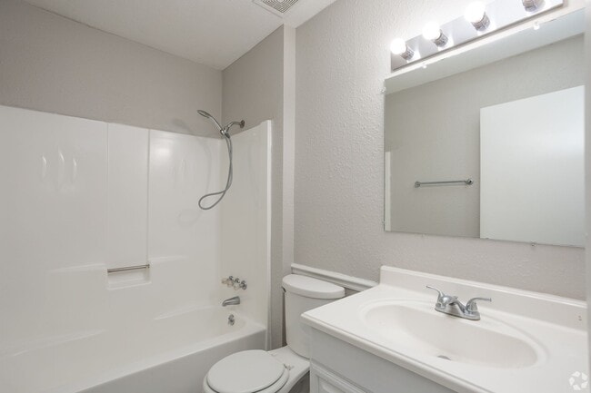 Building Photo - 25 Creekside Cir