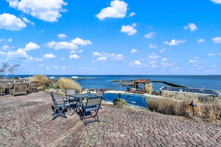 upper patio - 1301 Rogers Rd