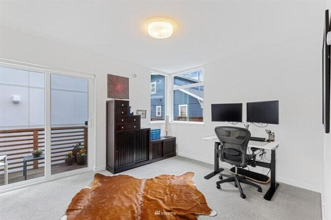 Building Photo - 3 bedroom in Seattle WA 98122