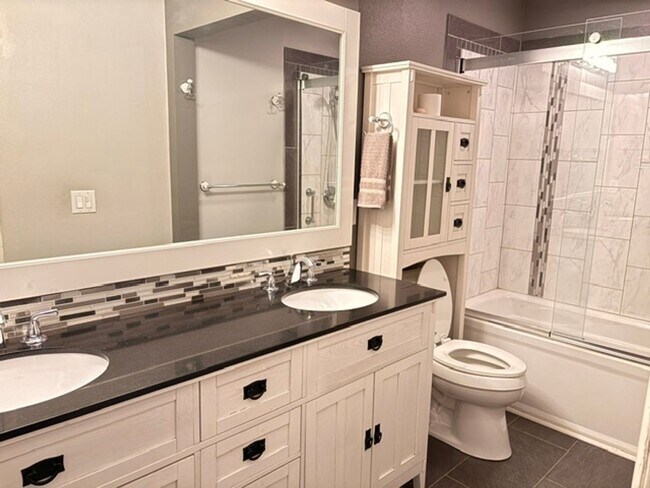 Building Photo - Beautifully Upgraded 2Bedroom Condo Now Available!