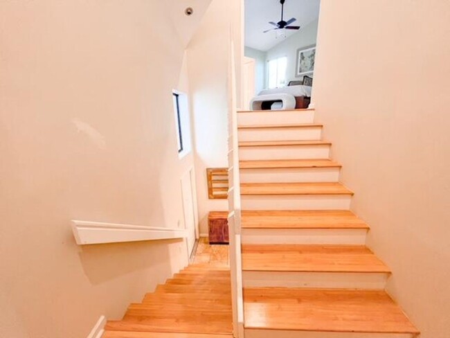 Building Photo - 5500 Fox Hollow Dr