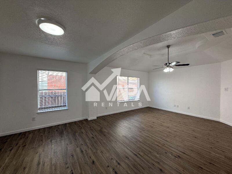 Building Photo - 6547 Estes Flats