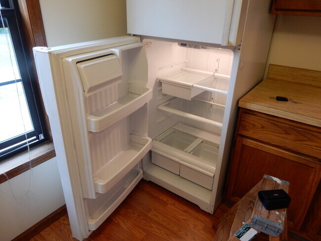 Kitchen Refrigerator - 48 Aspetuck Vlg