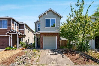 Building Photo - Lovely 3-bdrm/2-bath thin house in Portsmouth. Fenced backyard w/ deck, 1-car garage