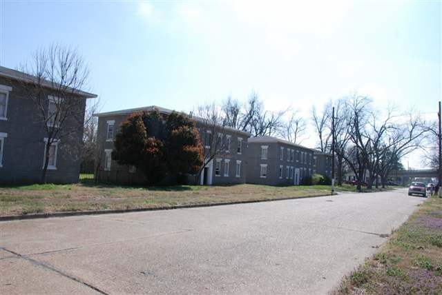 Building Photo - 205 Pine St