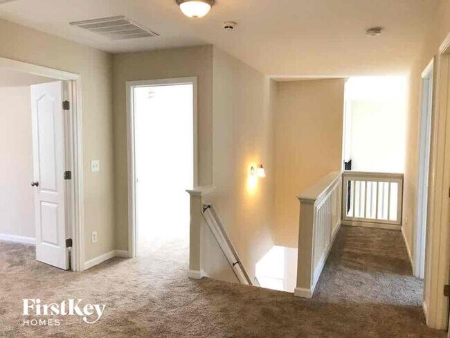 Building Photo - 1988 Sinclair Trce