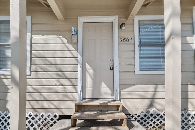 Building Photo - 3807 Love St