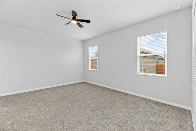 Building Photo - 100 Elm Br Trl