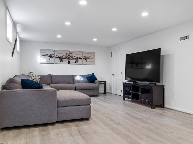 Building Photo - 25 Falmouth Rd