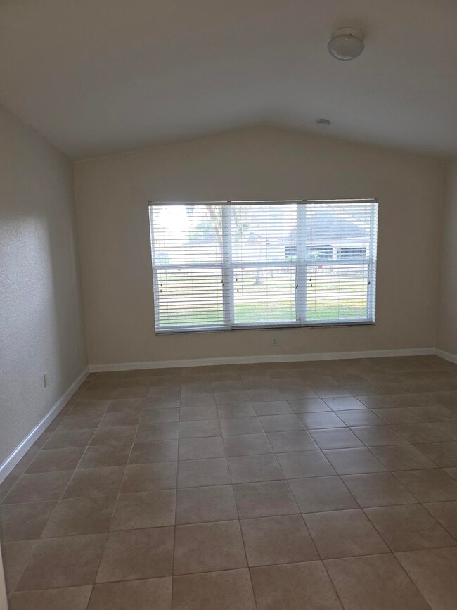 Building Photo - 2225 Granger Ave