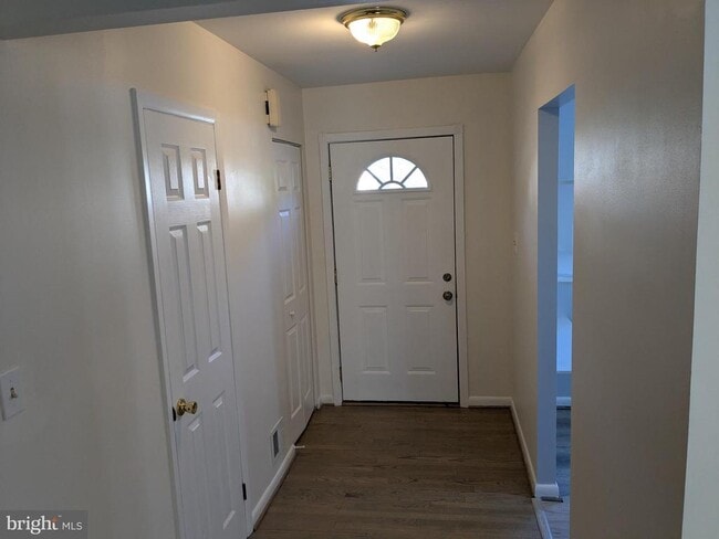 Building Photo - 44 Orchard Dr