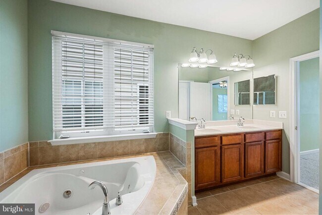 Building Photo - 7517 Lindberg Dr