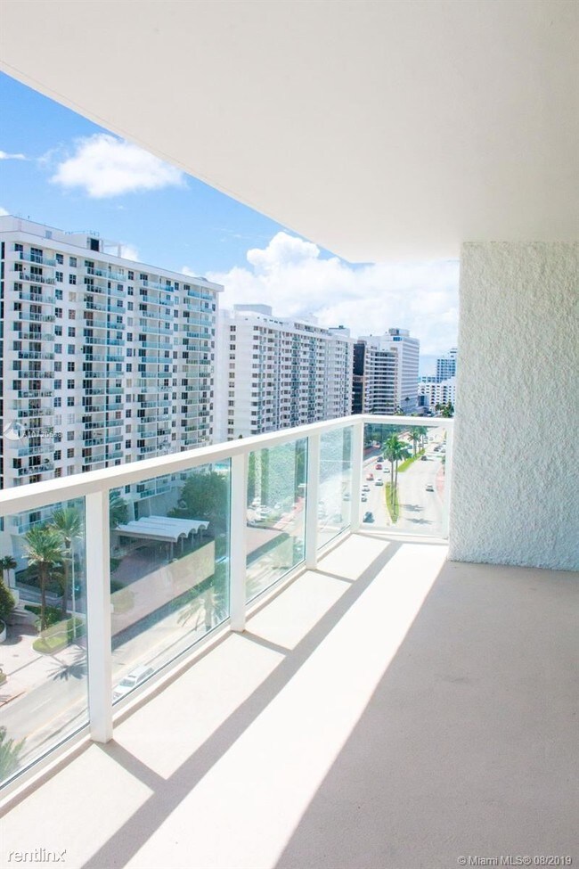 Building Photo - 1 br, 2 bath  - 5750 Collins Ave # 12