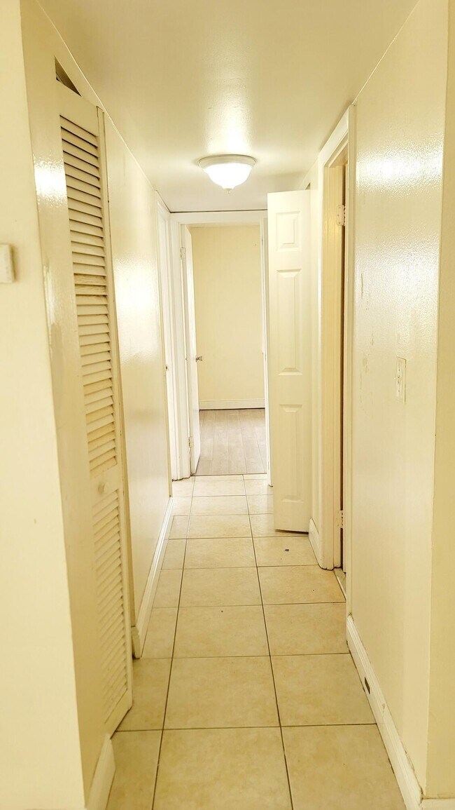 Building Photo - 494 NW 165th St