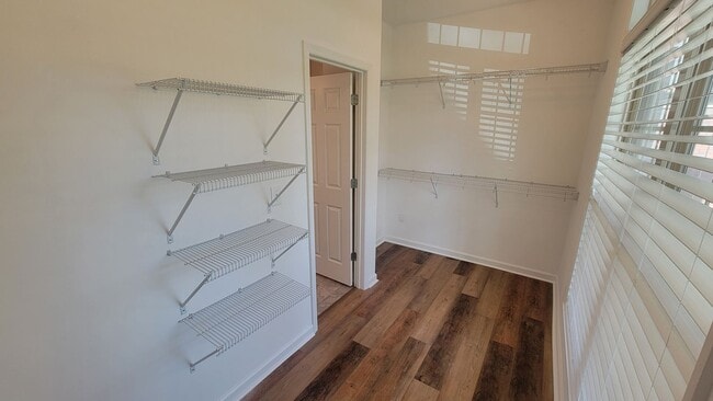 Building Photo - The 5 Bedroom You've Been Looking For!!