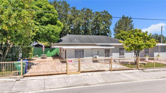 Building Photo - 555 SW 67th Ave