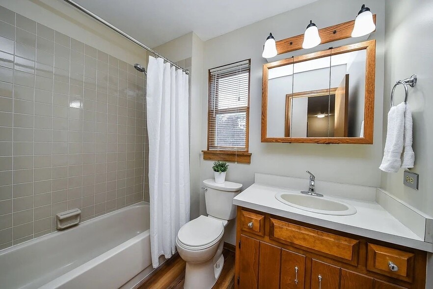 Building Photo - 2264 Briarhill Dr