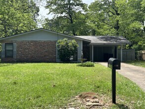 Building Photo - 851 Willow Dr
