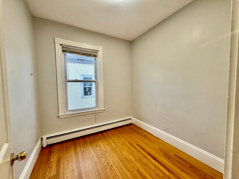 Building Photo - 372 Prospect St