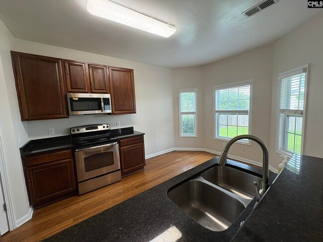 Building Photo - 137 Rossmore Dr