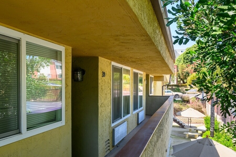 Building Photo - 1681 Bayview Heights Dr