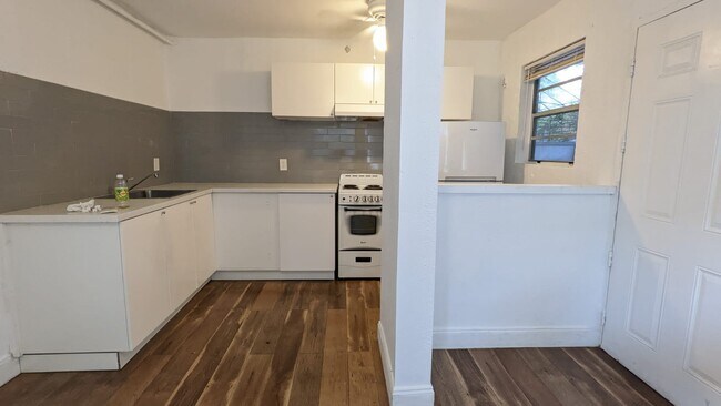 Building Photo - 15 PLEX Property