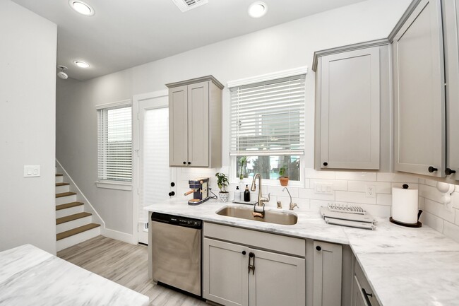 Building Photo - 9017 Lonestar Creekbend Ln