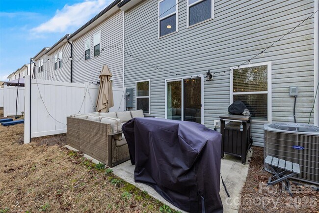 Building Photo - 12017 Basking Dr