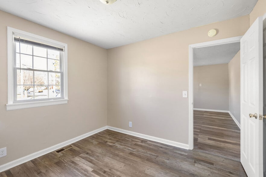 bedroom unit B - 335 Grace St