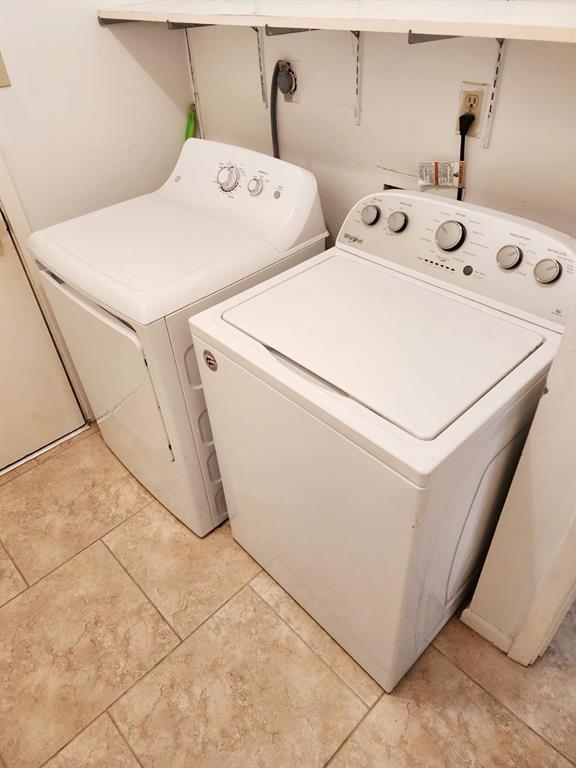 Building Photo - 2122 Braesmeadow Ln