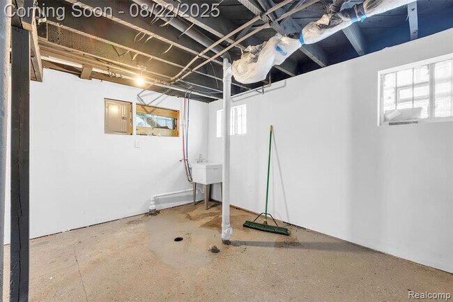 Building Photo - 8857 Charlevoix St