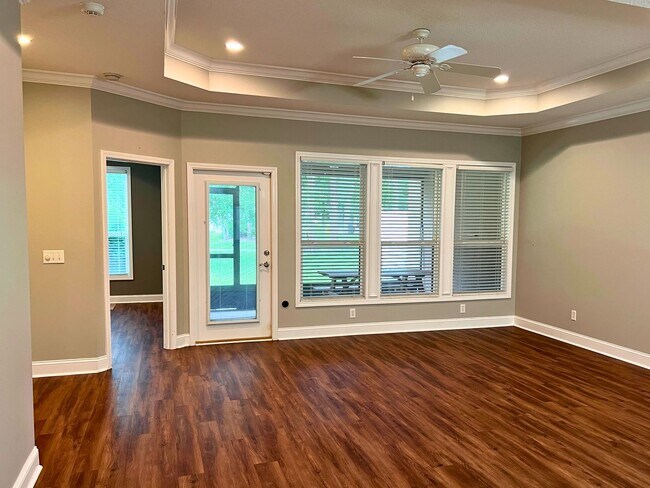 Building Photo - 3/2 in the desirable Laurel Island neighbo...