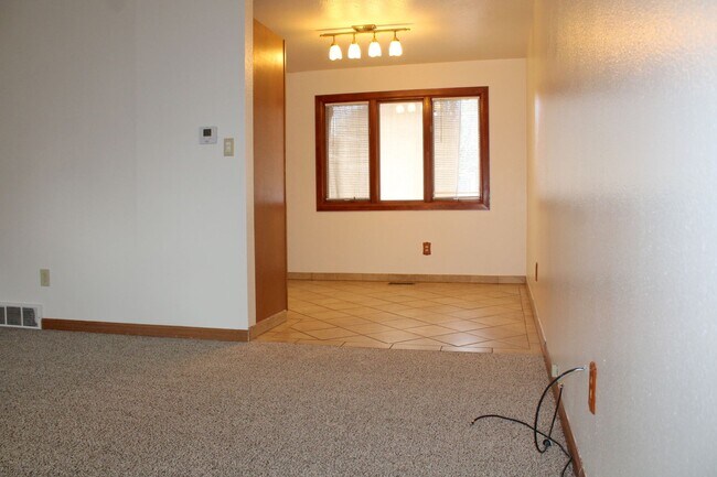 Building Photo - Move In Ready!!!
