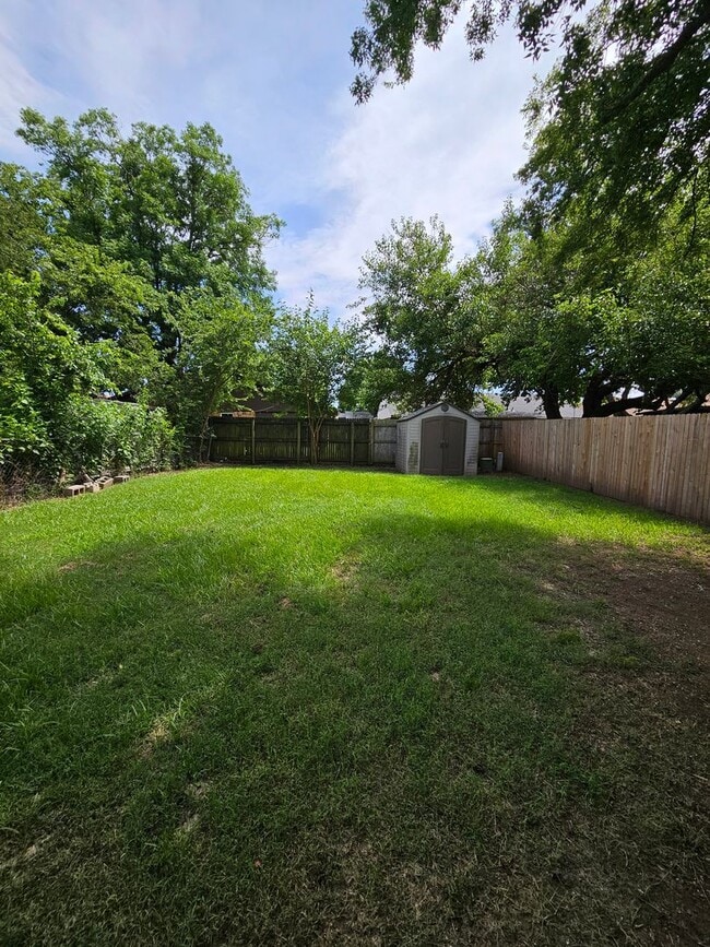 Building Photo - (2) Bed/(1) Bath Duplex in SE Norman Avail...