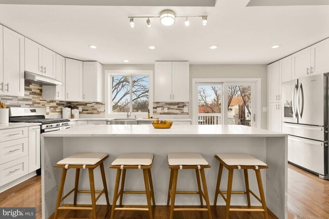 Building Photo - 2228 Kearny St NE