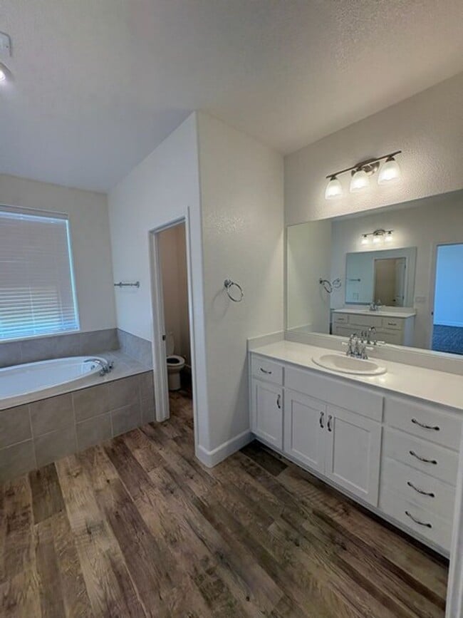 Building Photo - Spacious Four Bedroom off the Golf Course in Fernley