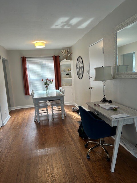 Building Photo - 6213 Nagel Ave