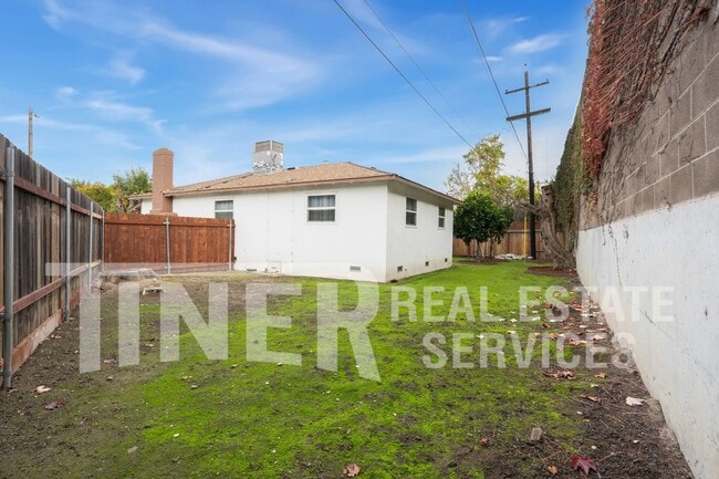 Building Photo - 2017 Buckeye Dr