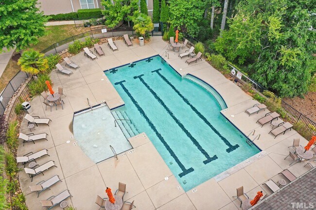 Building Photo - 2401 Memory Ridge Dr