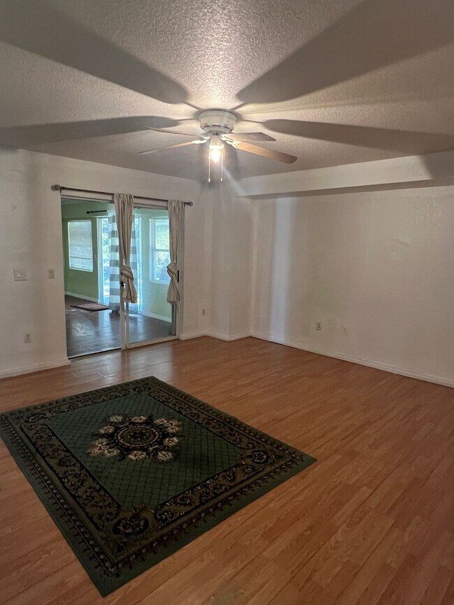 Building Photo - 3/2/2 with lanai in PC