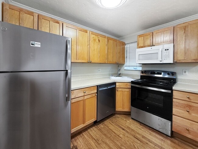 Building Photo - $0 DEPOSIT OPTION. CHEESMAN PARK! TWO STORY CONDO! ADDITIONAL HALF BATH ON MAIN LEVEL! PARKING, H...