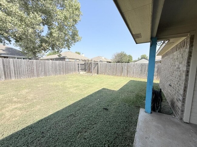 Building Photo - 2409 Gail Dr